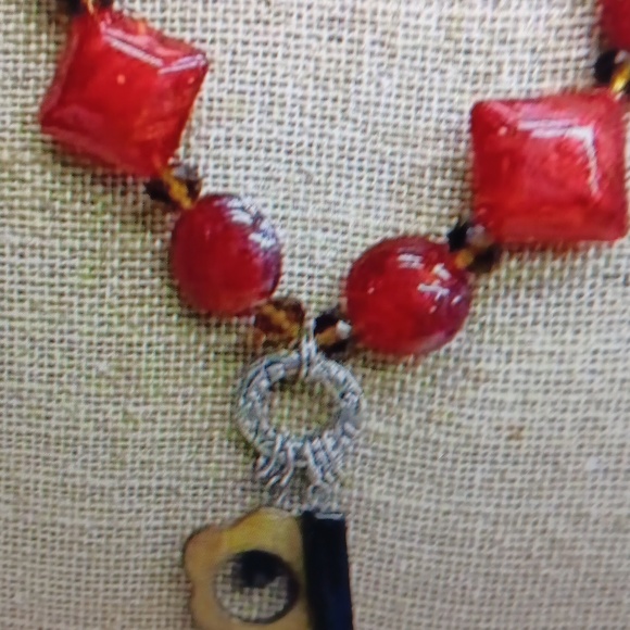 Murano Glass Safari Red and Black Beaded Necklace 16" - Picture 3 of 5